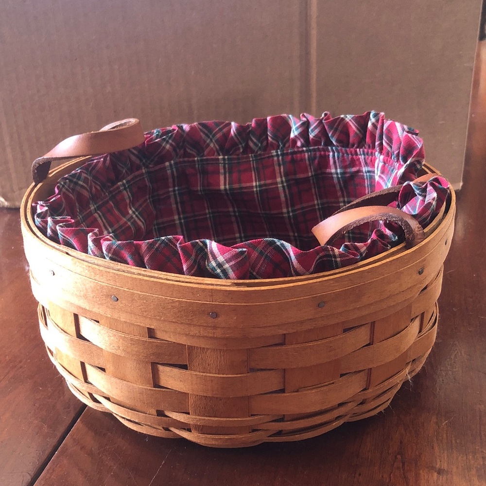 Longaberger circle basket with leather loop handles/plaid tidings liner